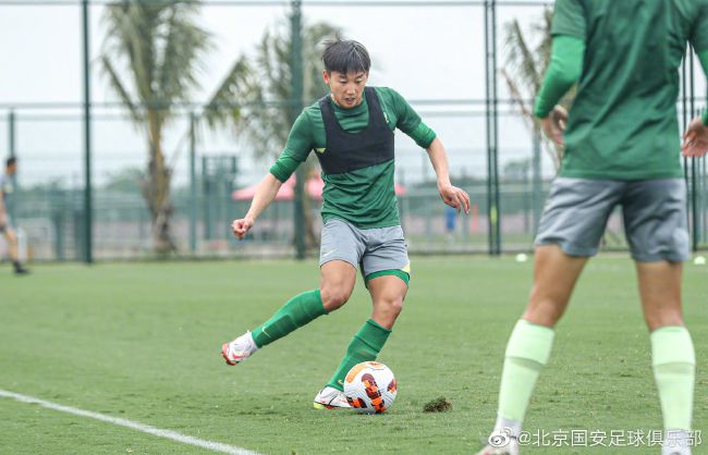 小林次郎感激无比的连连鞠躬，口中更咽道：叶先生。